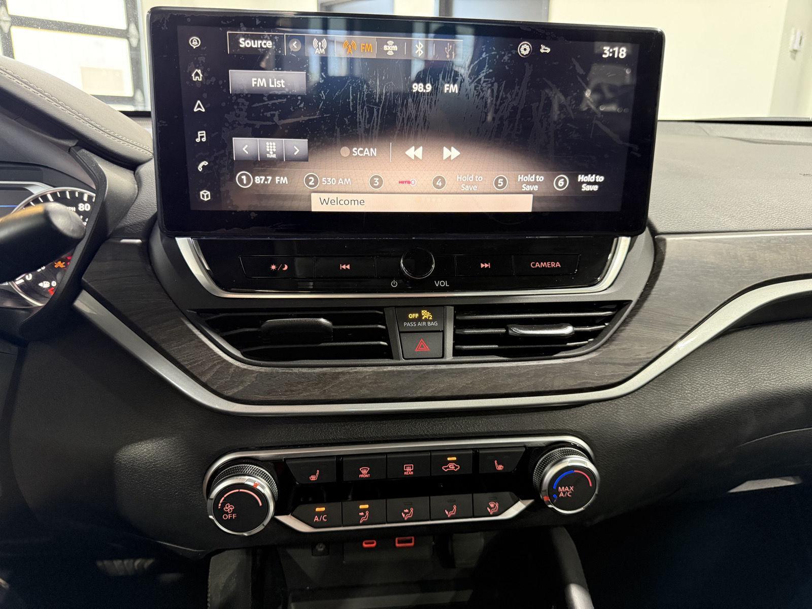 Vehicle photo 28