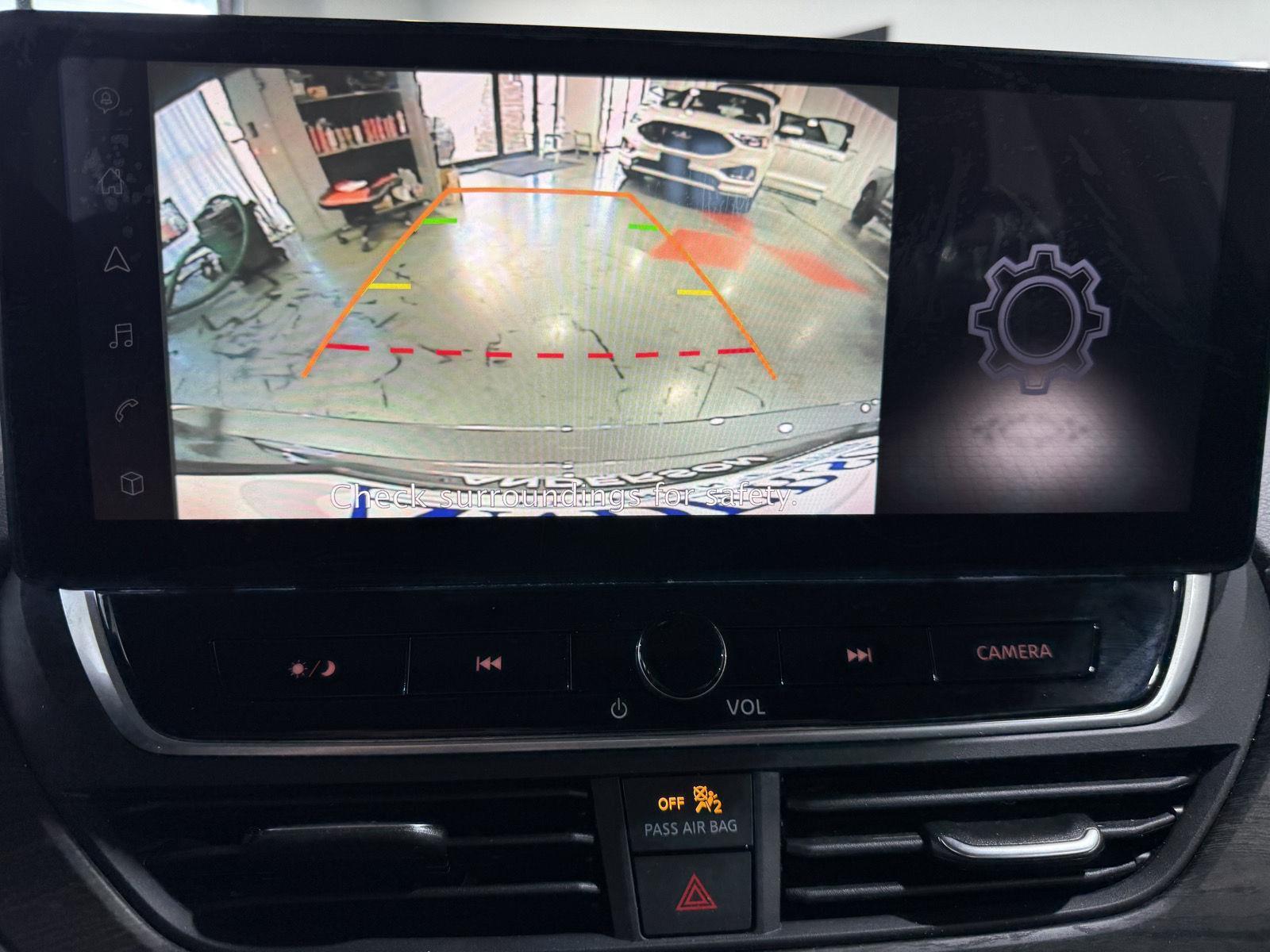 Vehicle photo 29
