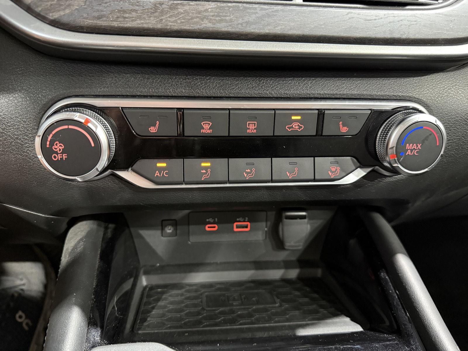 Vehicle photo 30