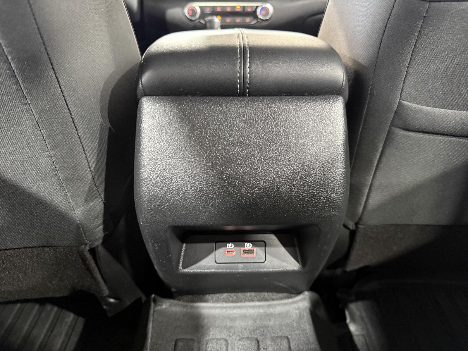 Vehicle photo 32