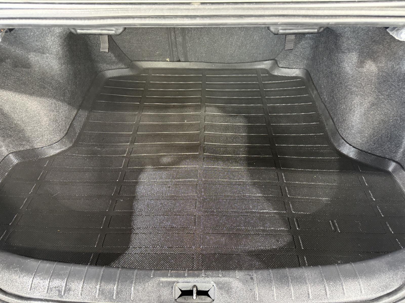 Vehicle photo 34