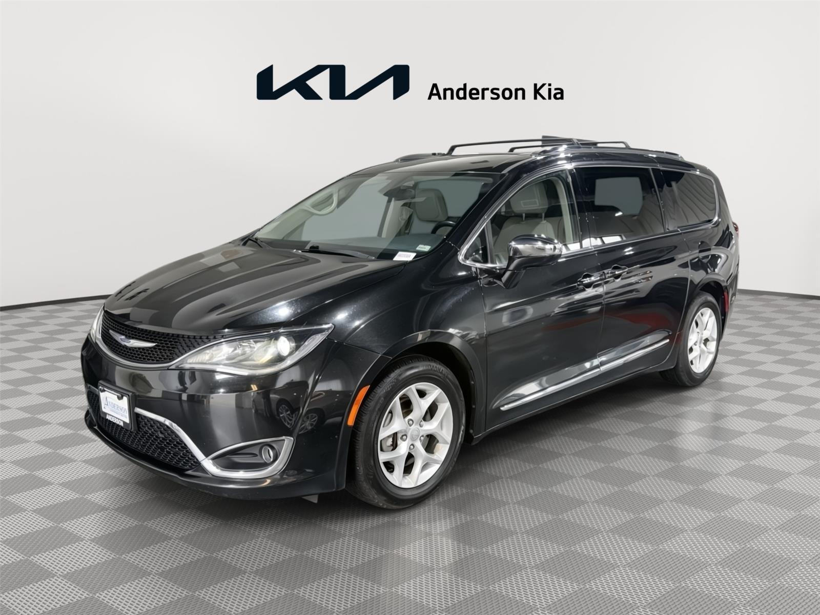 Brilliant Black Crystal Pearlcoat 2020 Chrysler Pacifica Minivan Front-Wheel Drive 9-Speed Automatic