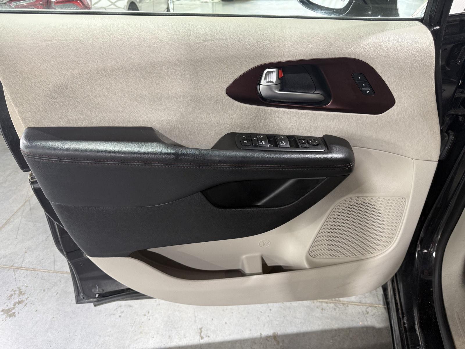Pre-Owned 2020 Chrysler Pacifica for sale in St. Joseph MO