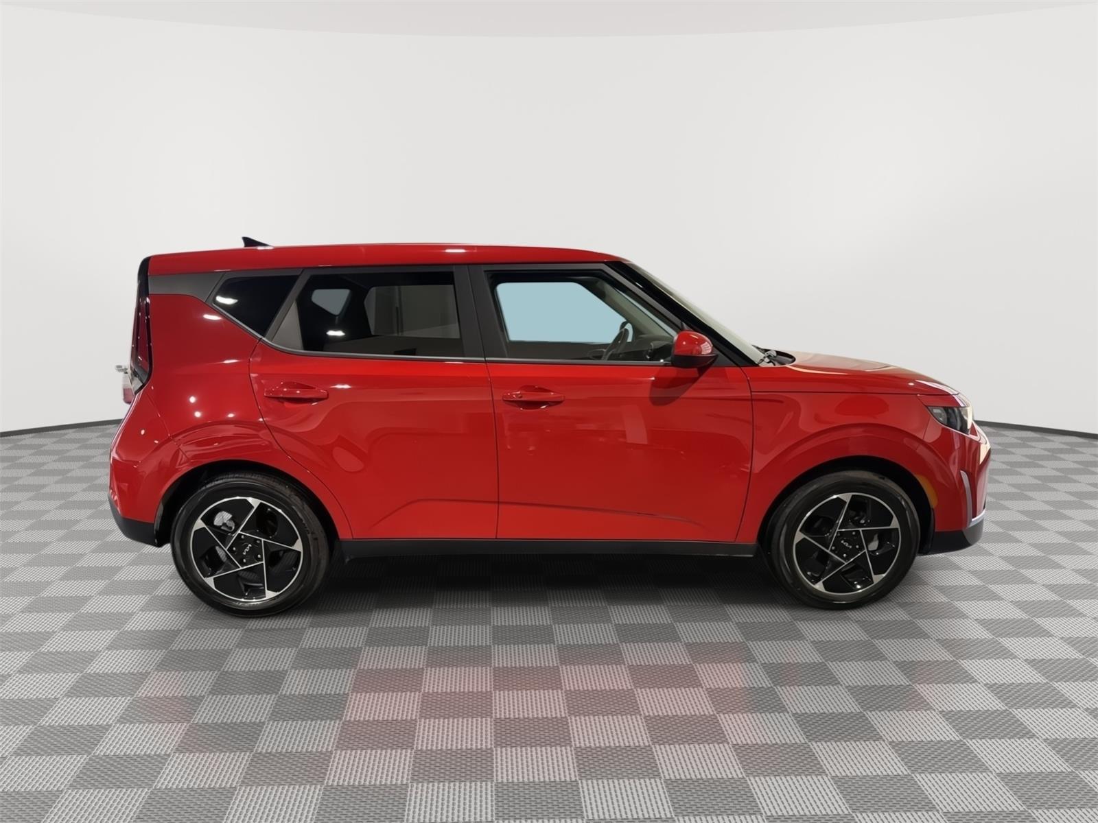 Vehicle photo 6