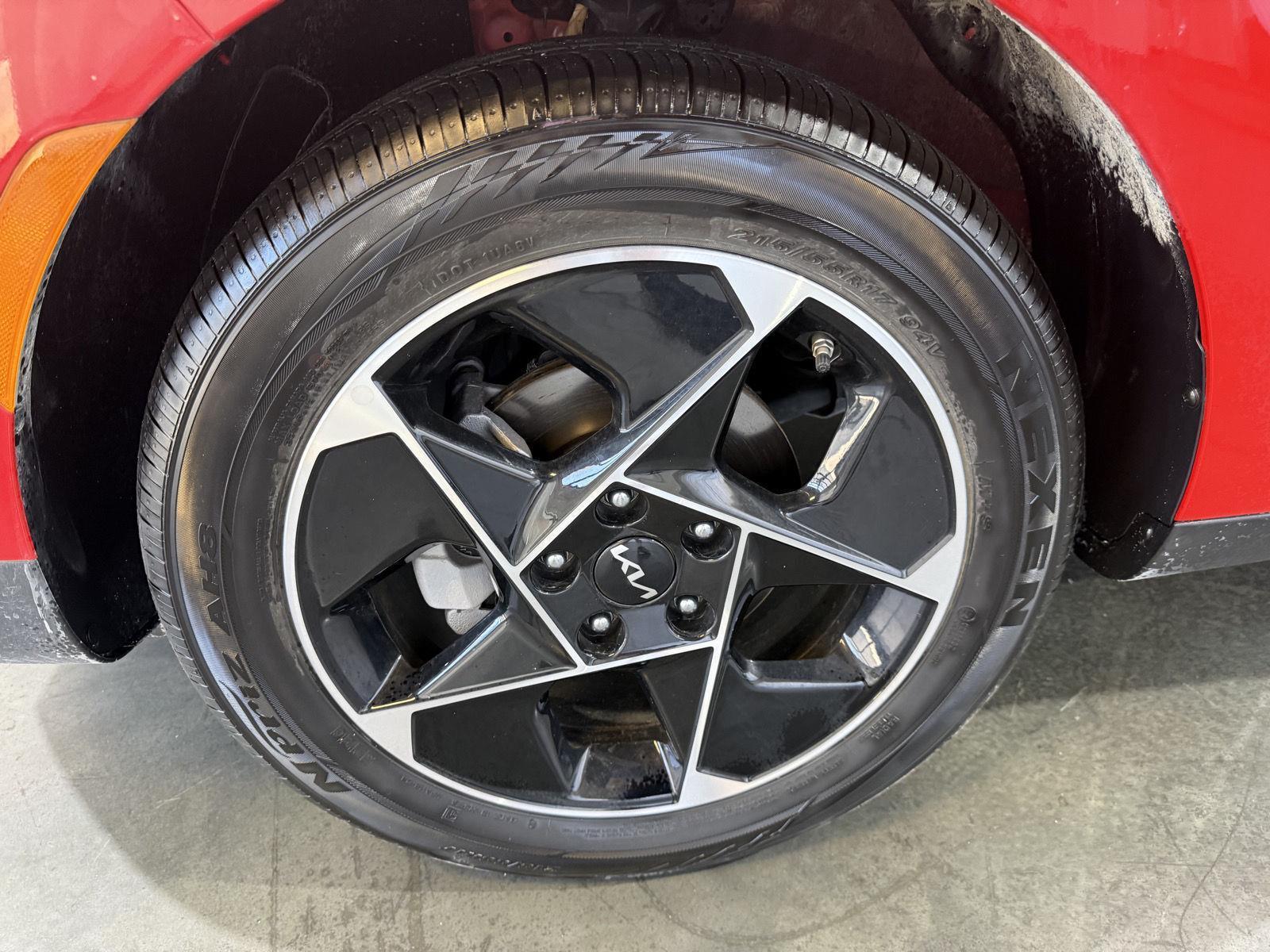 Vehicle photo 10