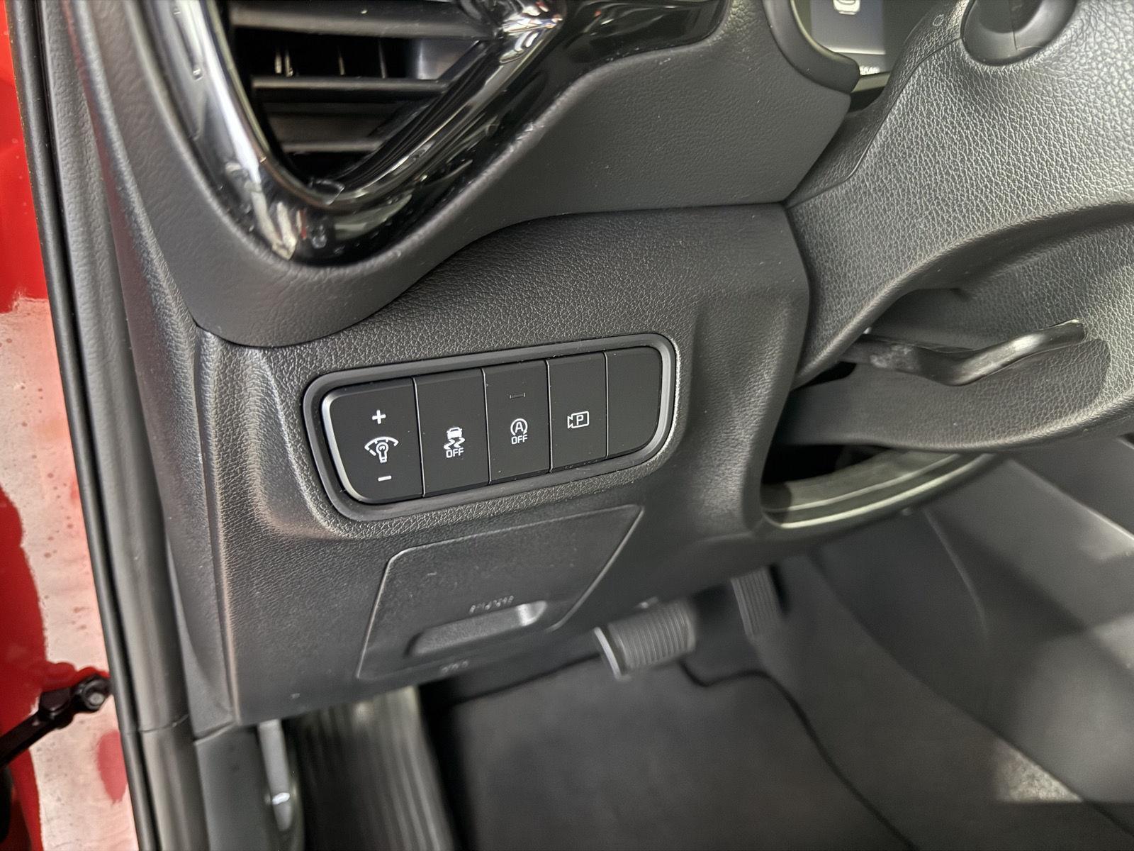 Vehicle photo 15