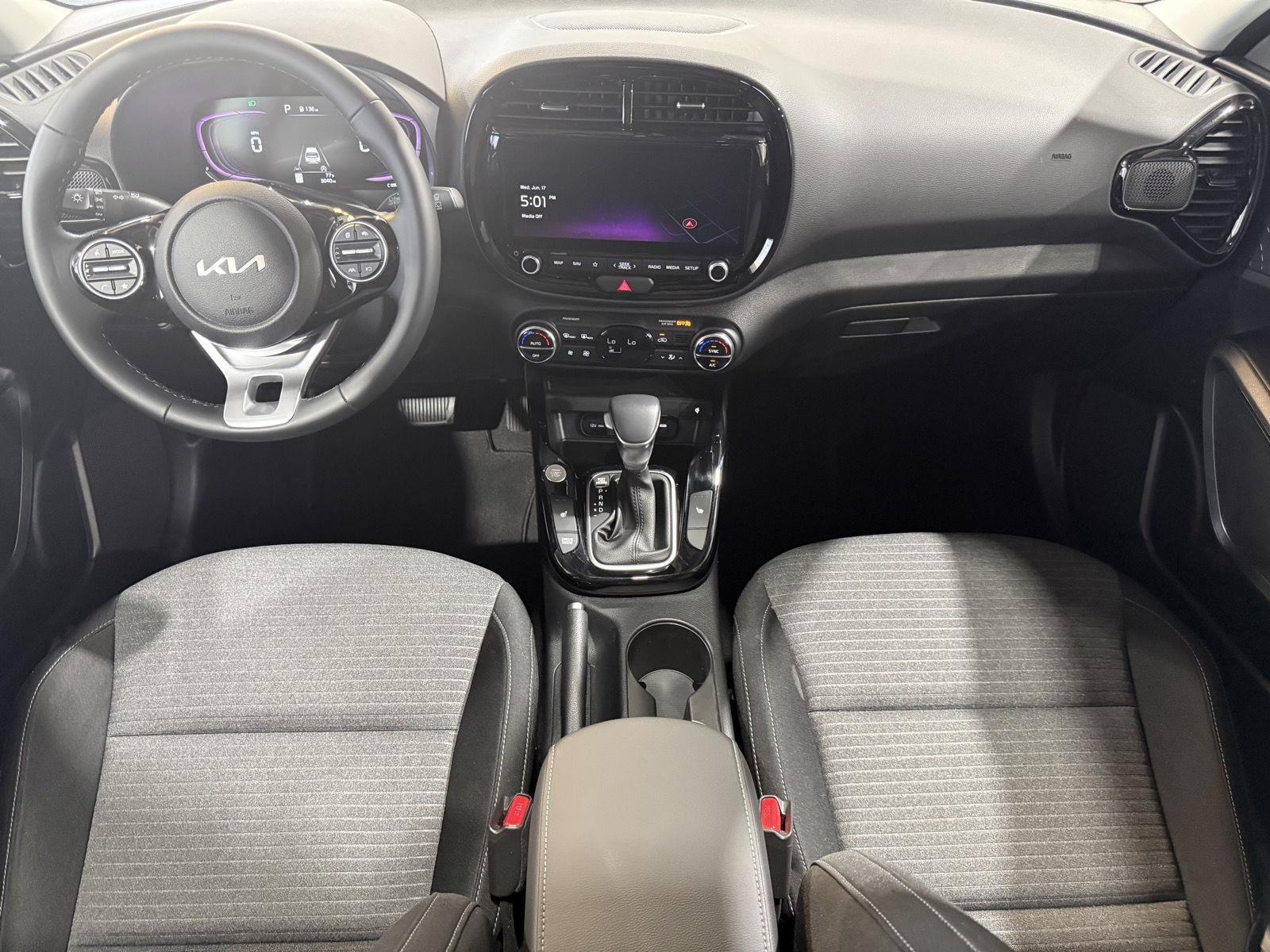 Vehicle photo 16