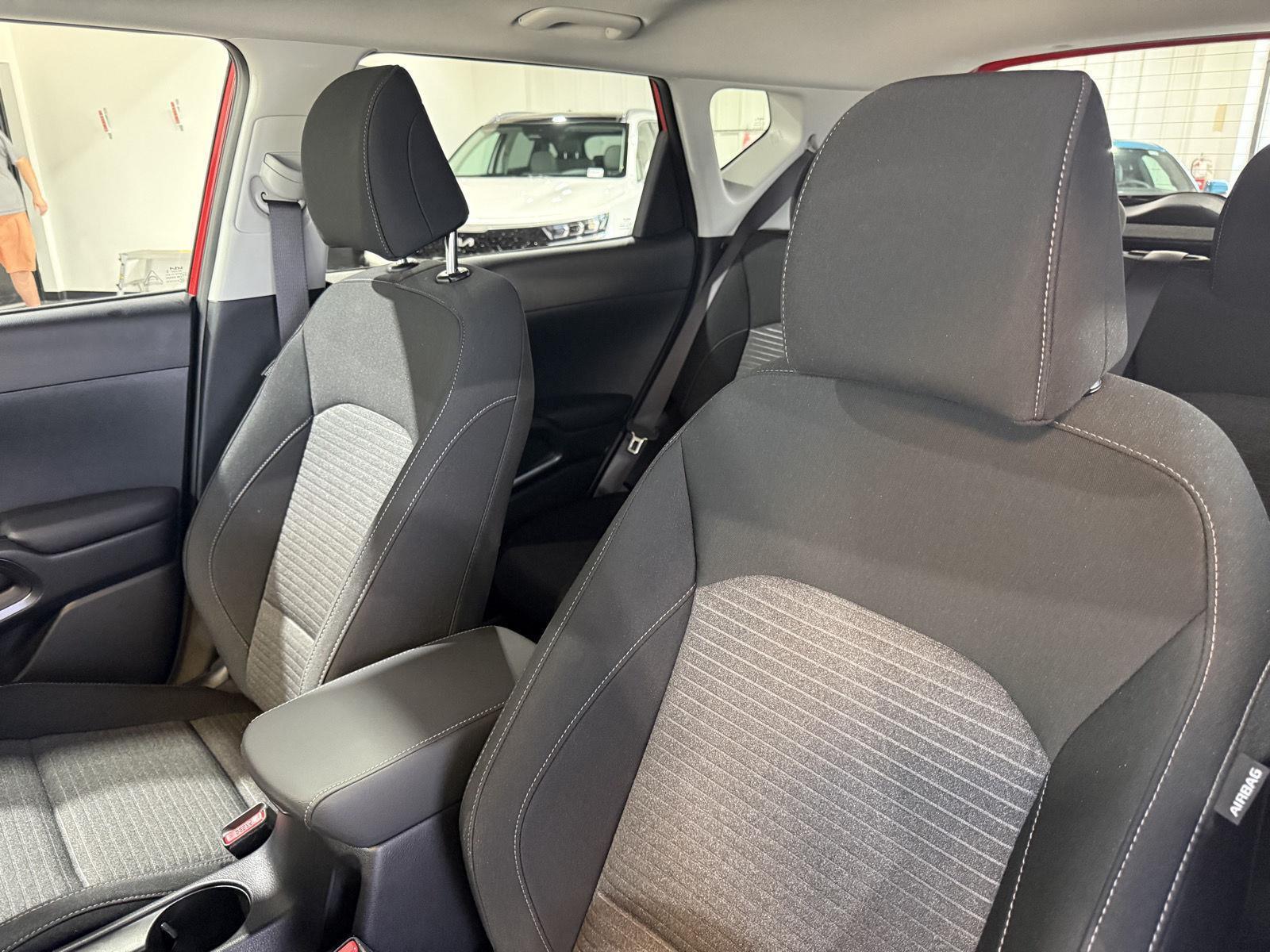 Vehicle photo 18