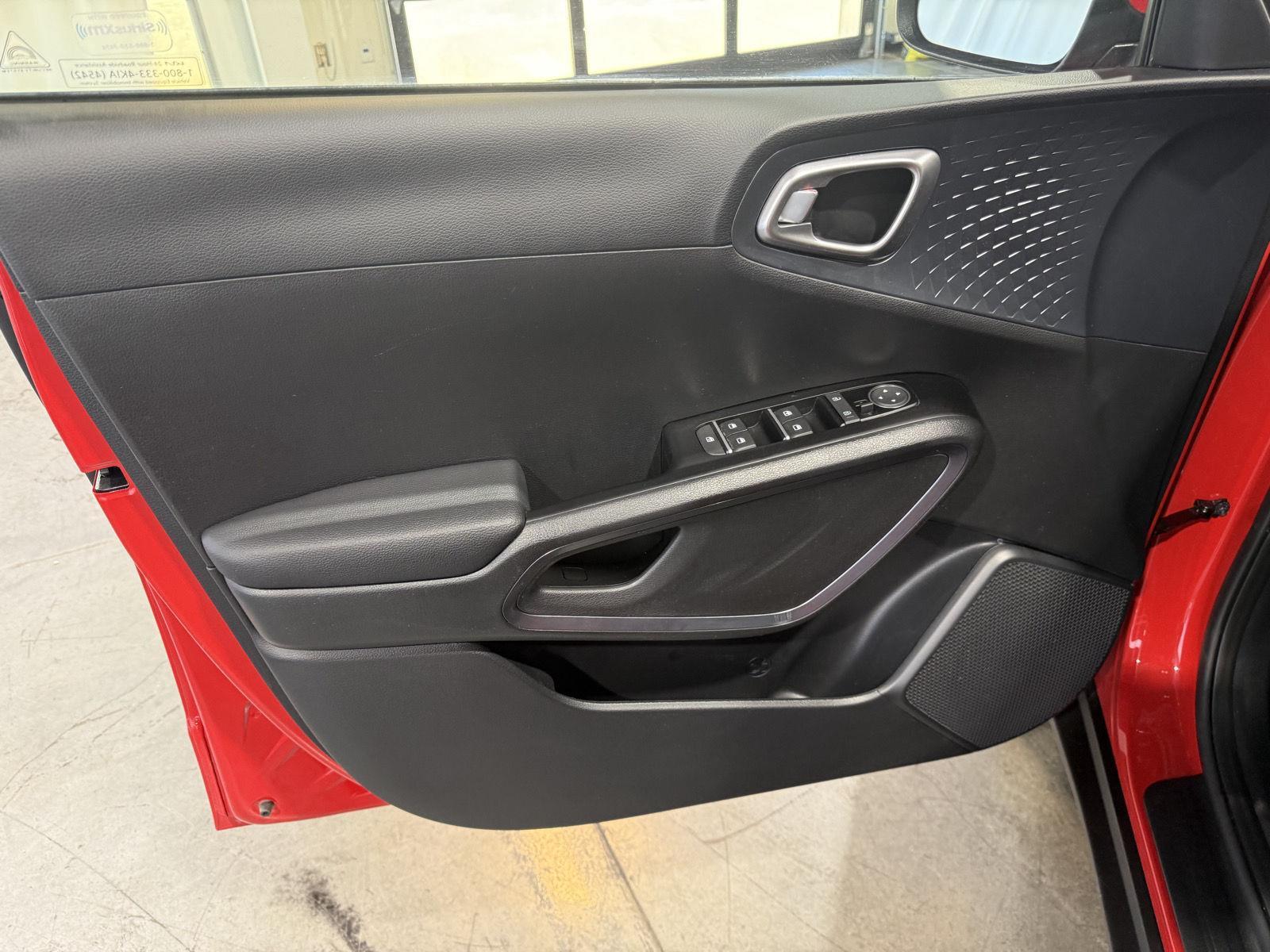 Vehicle photo 20