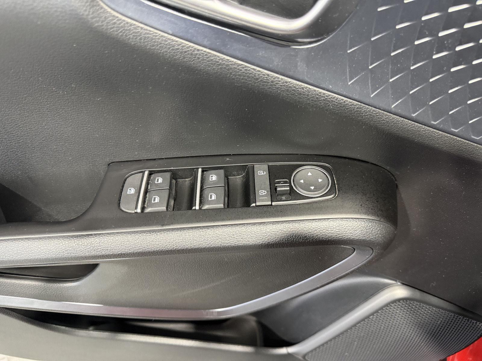 Vehicle photo 21