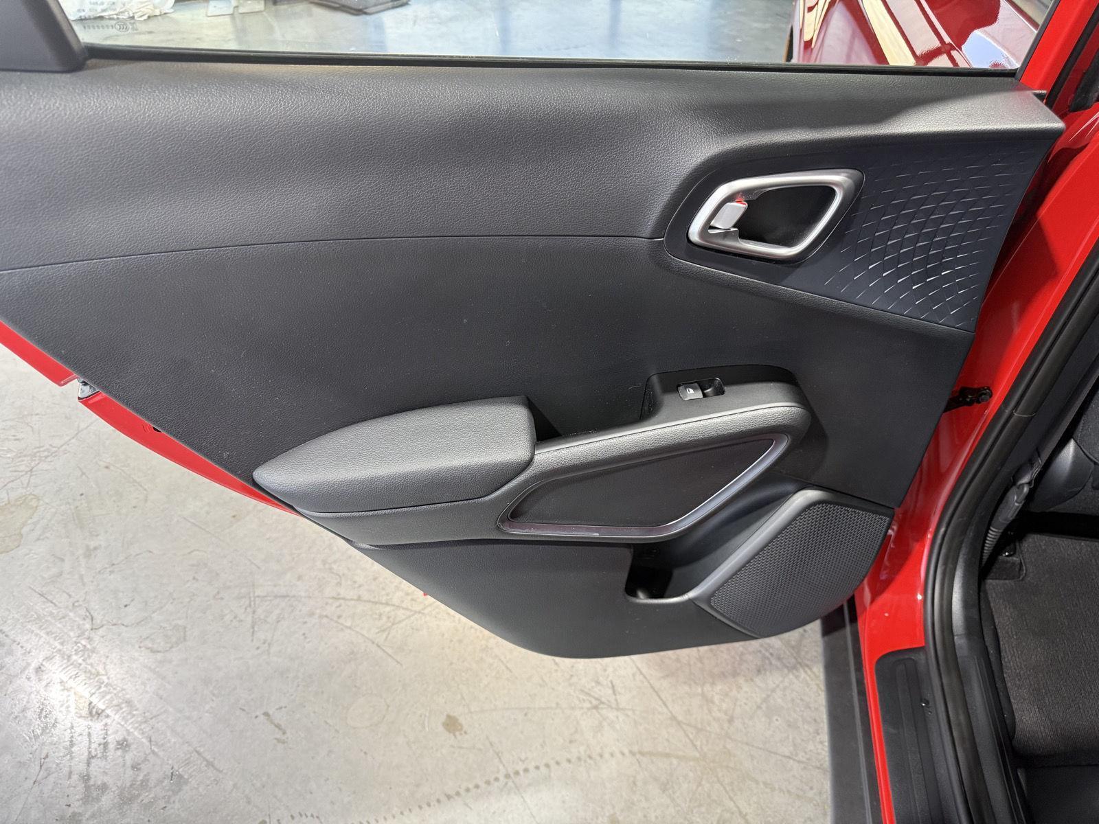 Vehicle photo 22