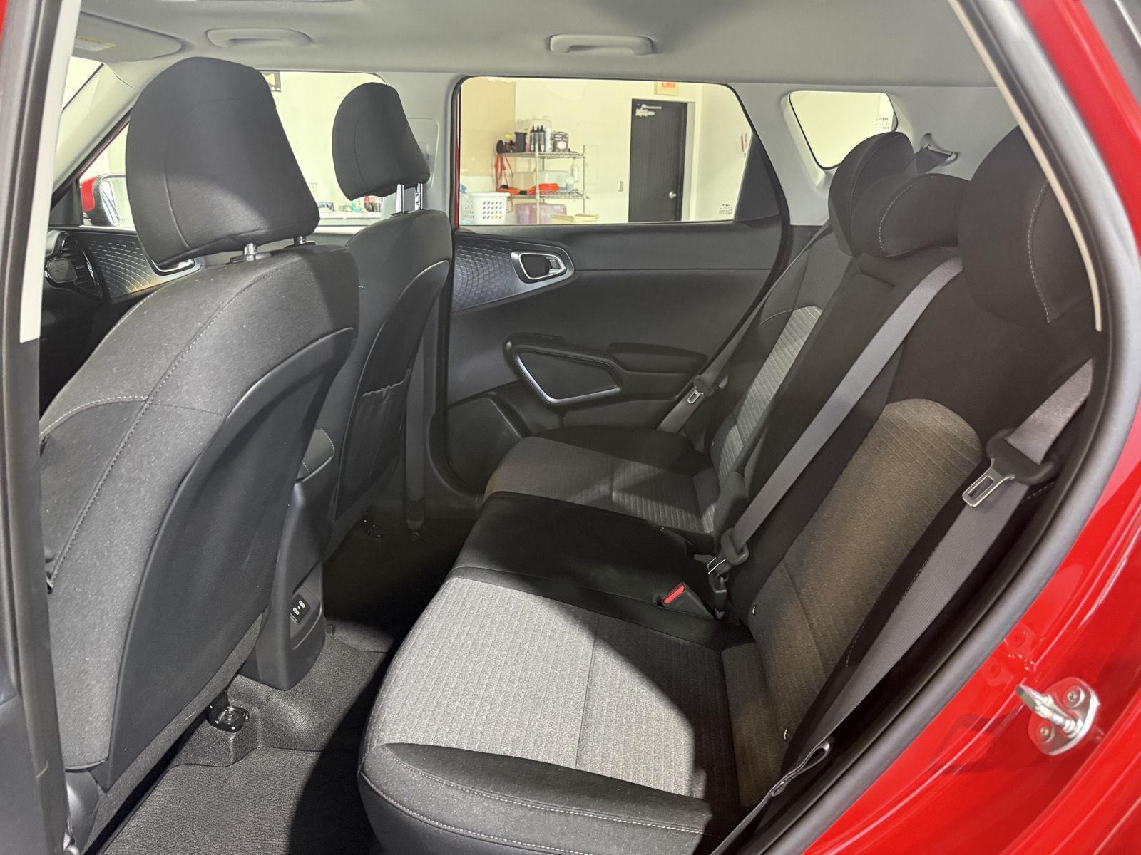 Vehicle photo 23