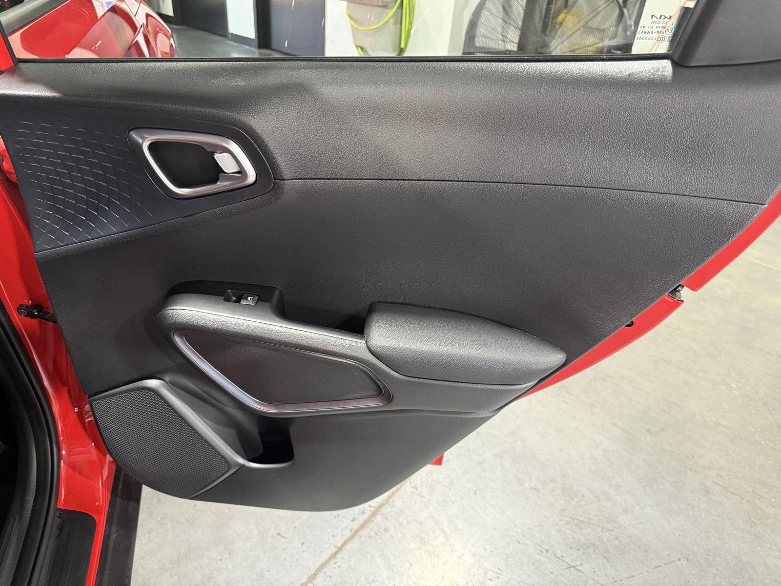 Vehicle photo 24