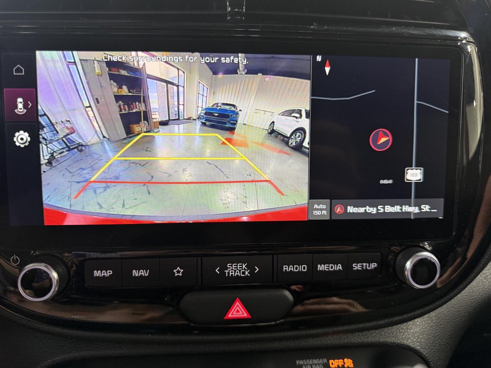Vehicle photo 28