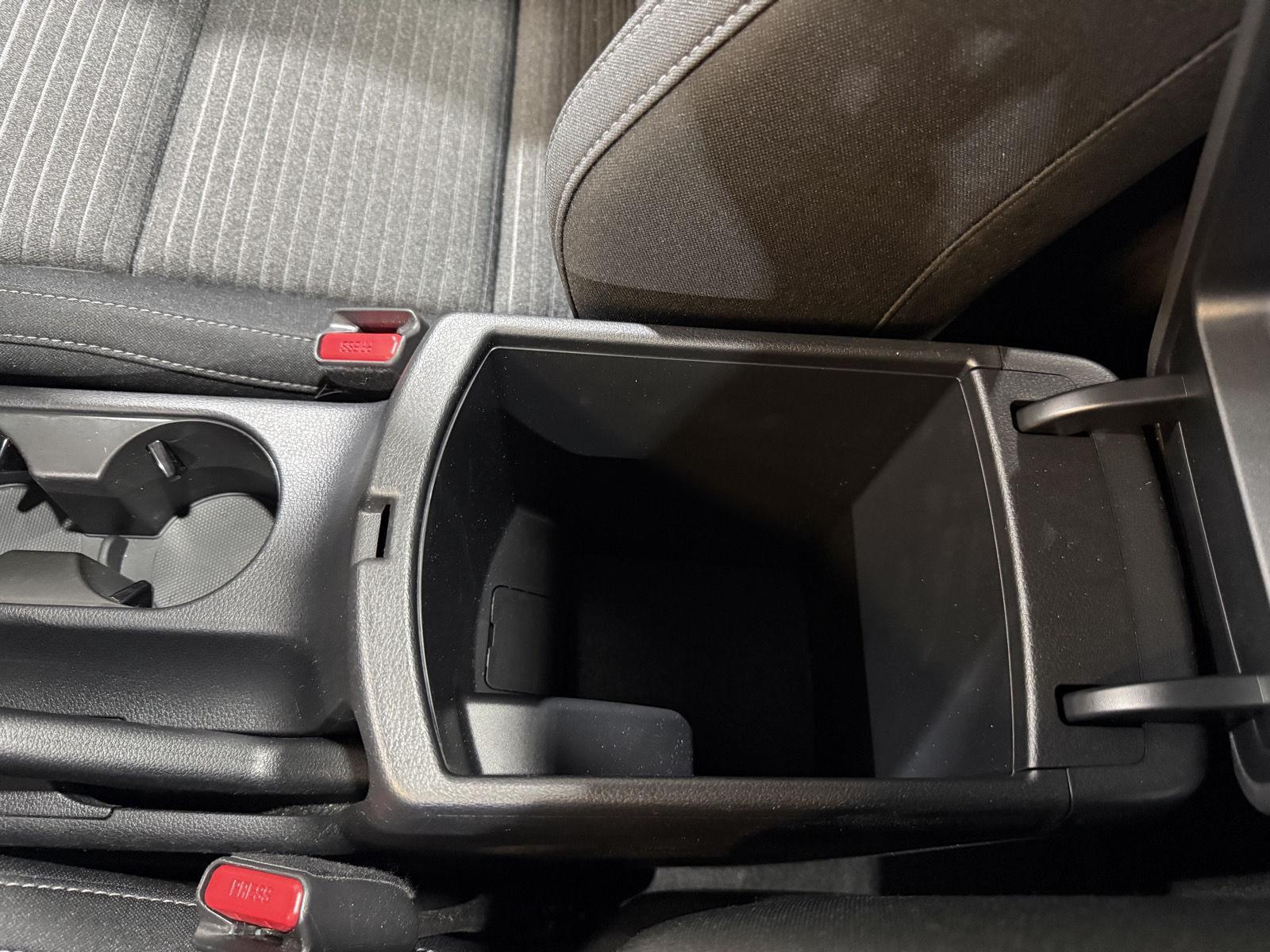 Vehicle photo 30