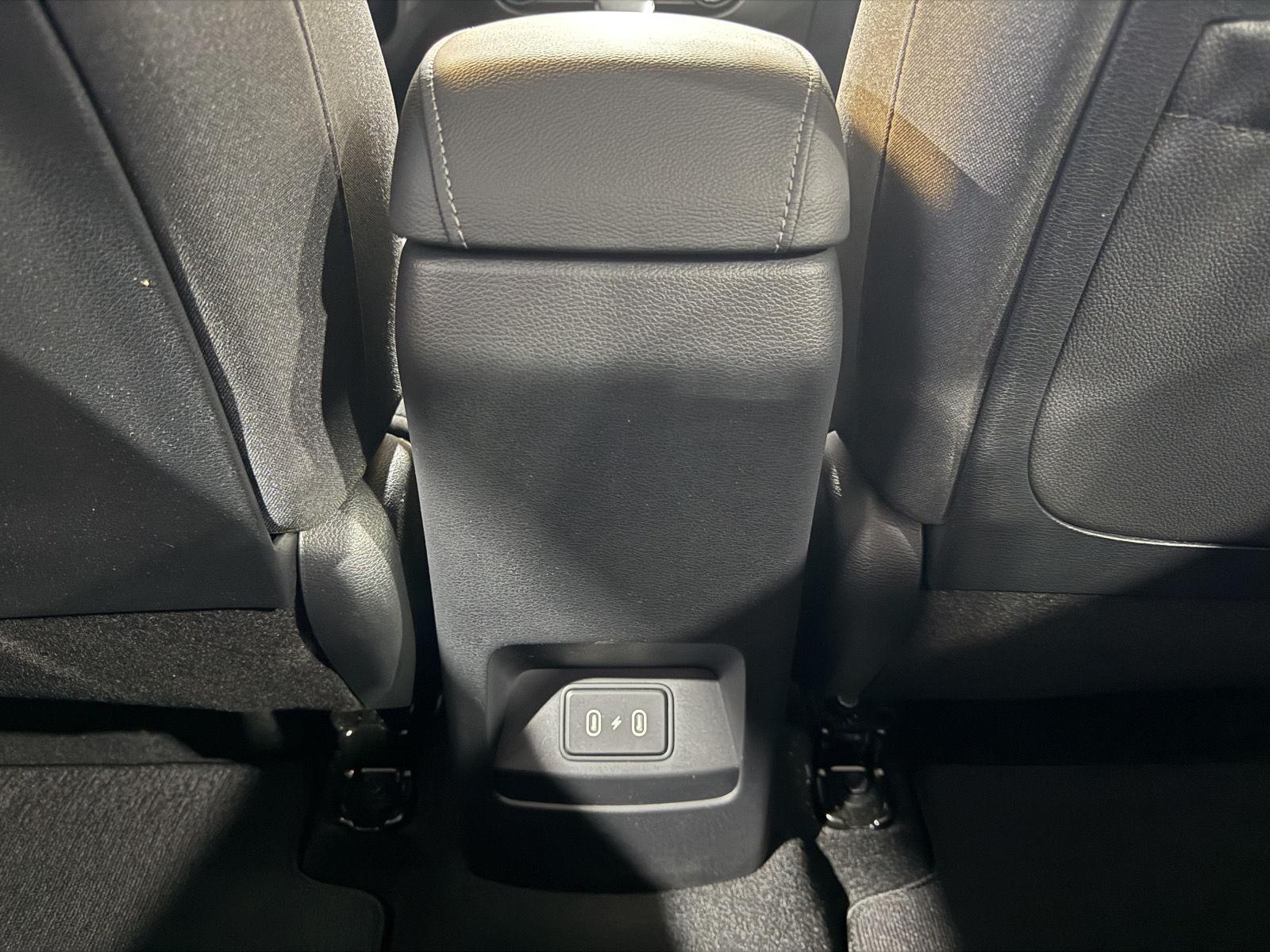 Vehicle photo 31