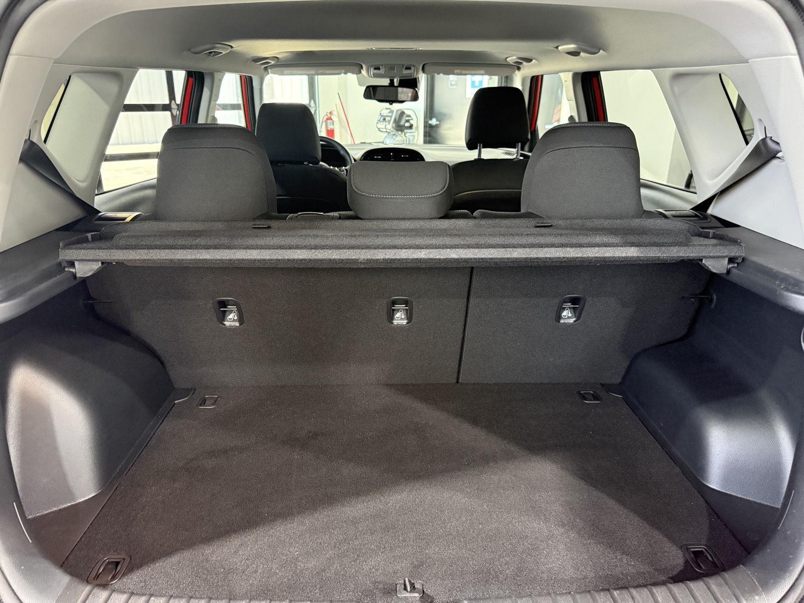 Vehicle photo 33