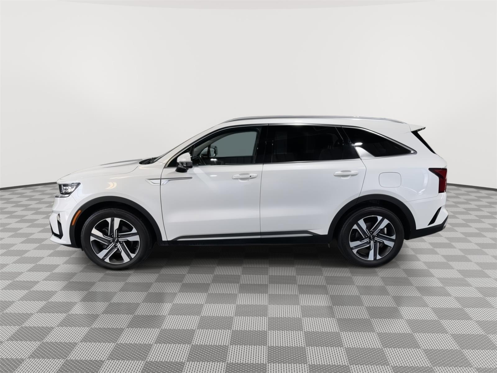 Used 2023 Kia Sorento SX Prestige Hybrid with VIN KNDRMDLG0P5136881 for sale in Kansas City