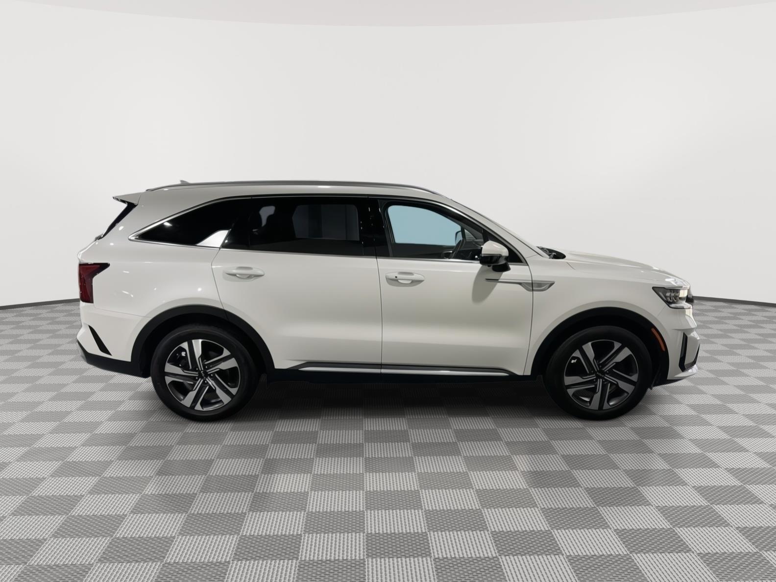 Vehicle photo 7