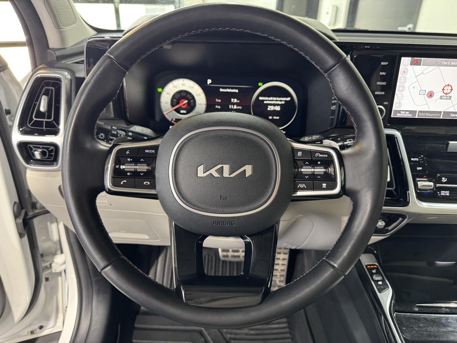 Vehicle photo 11