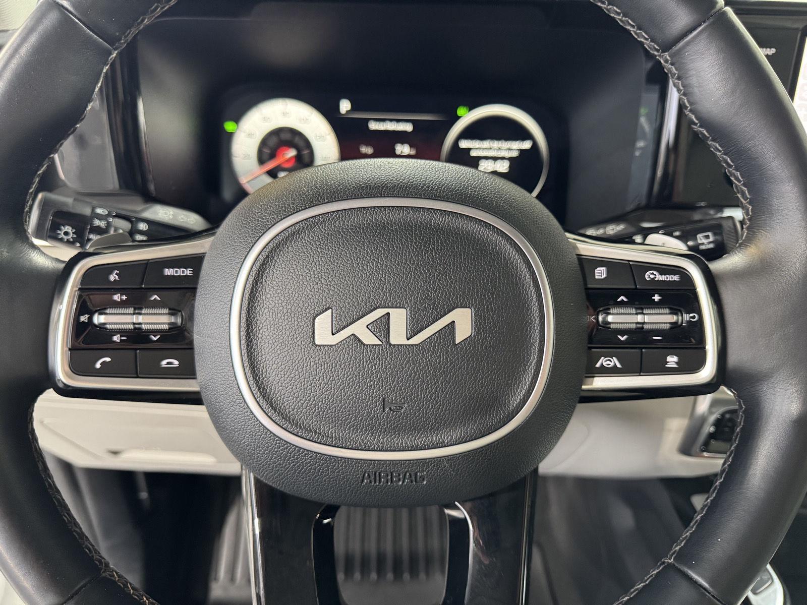 Vehicle photo 12
