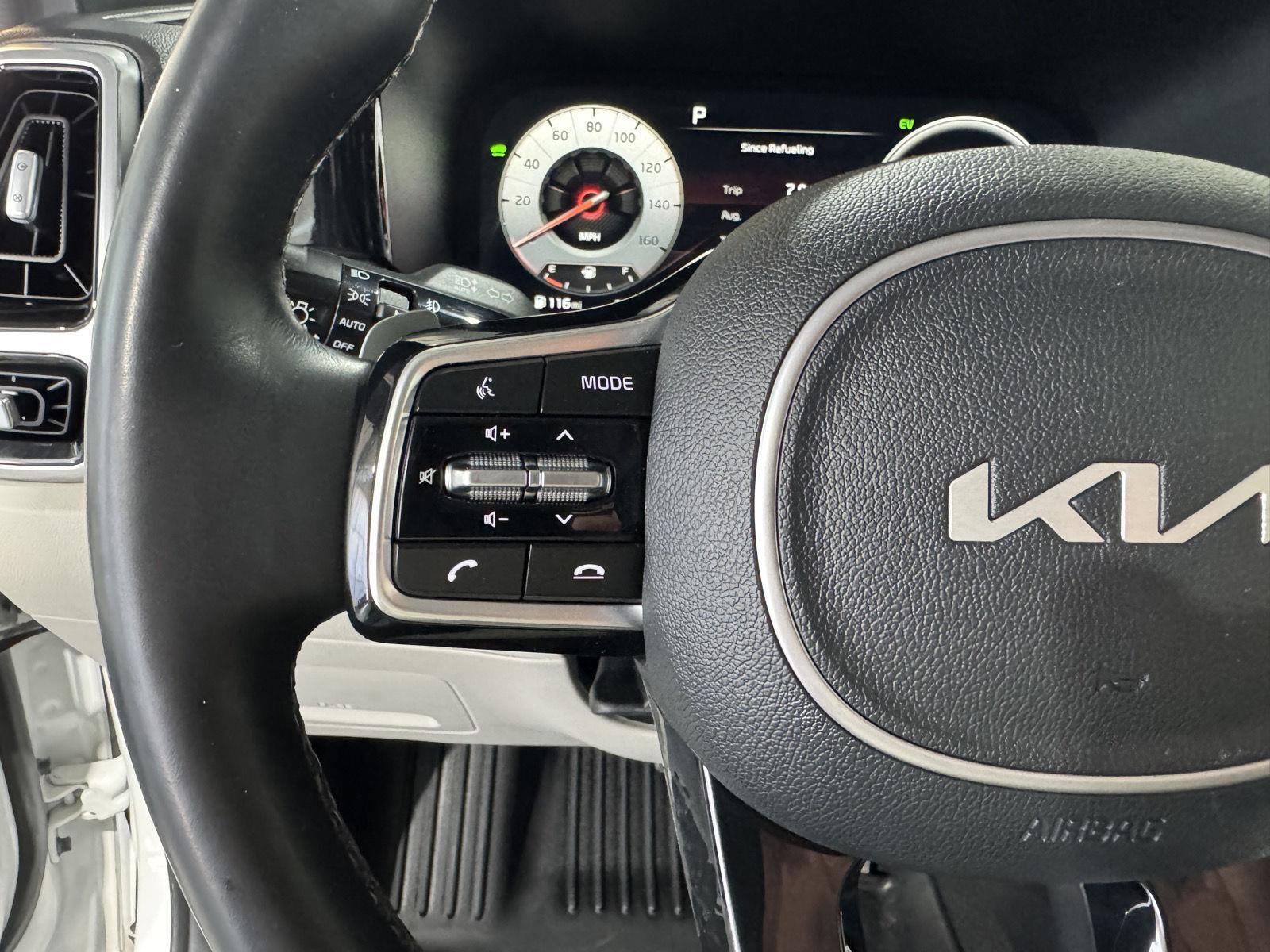 Vehicle photo 13