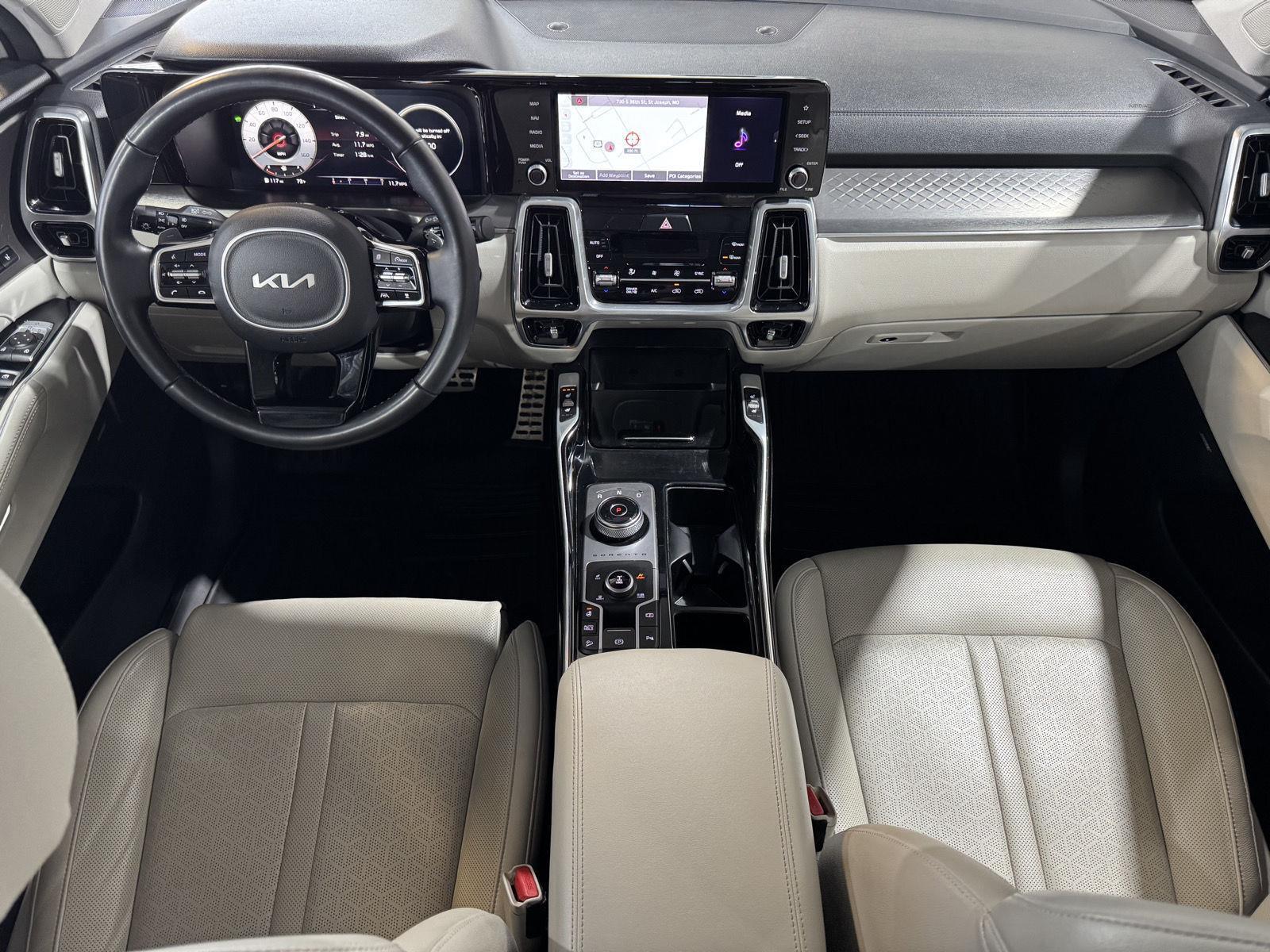 Vehicle photo 15