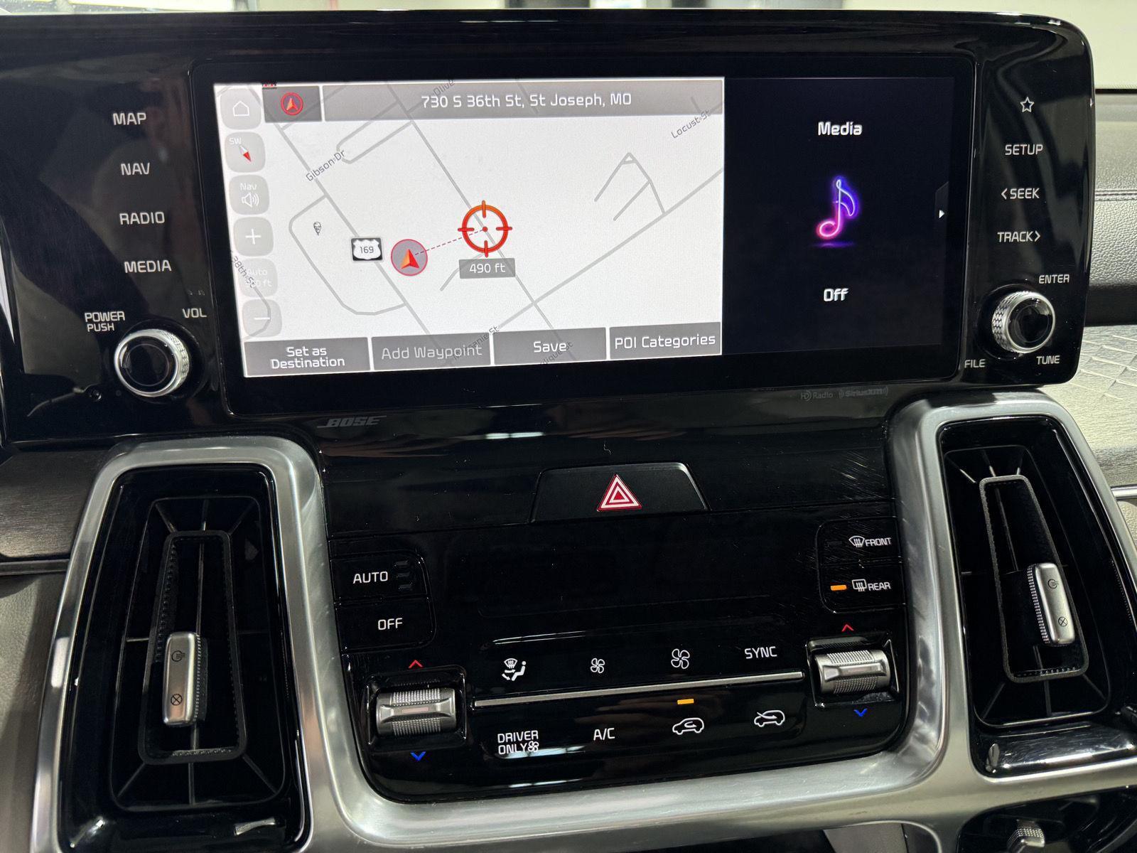 Vehicle photo 17