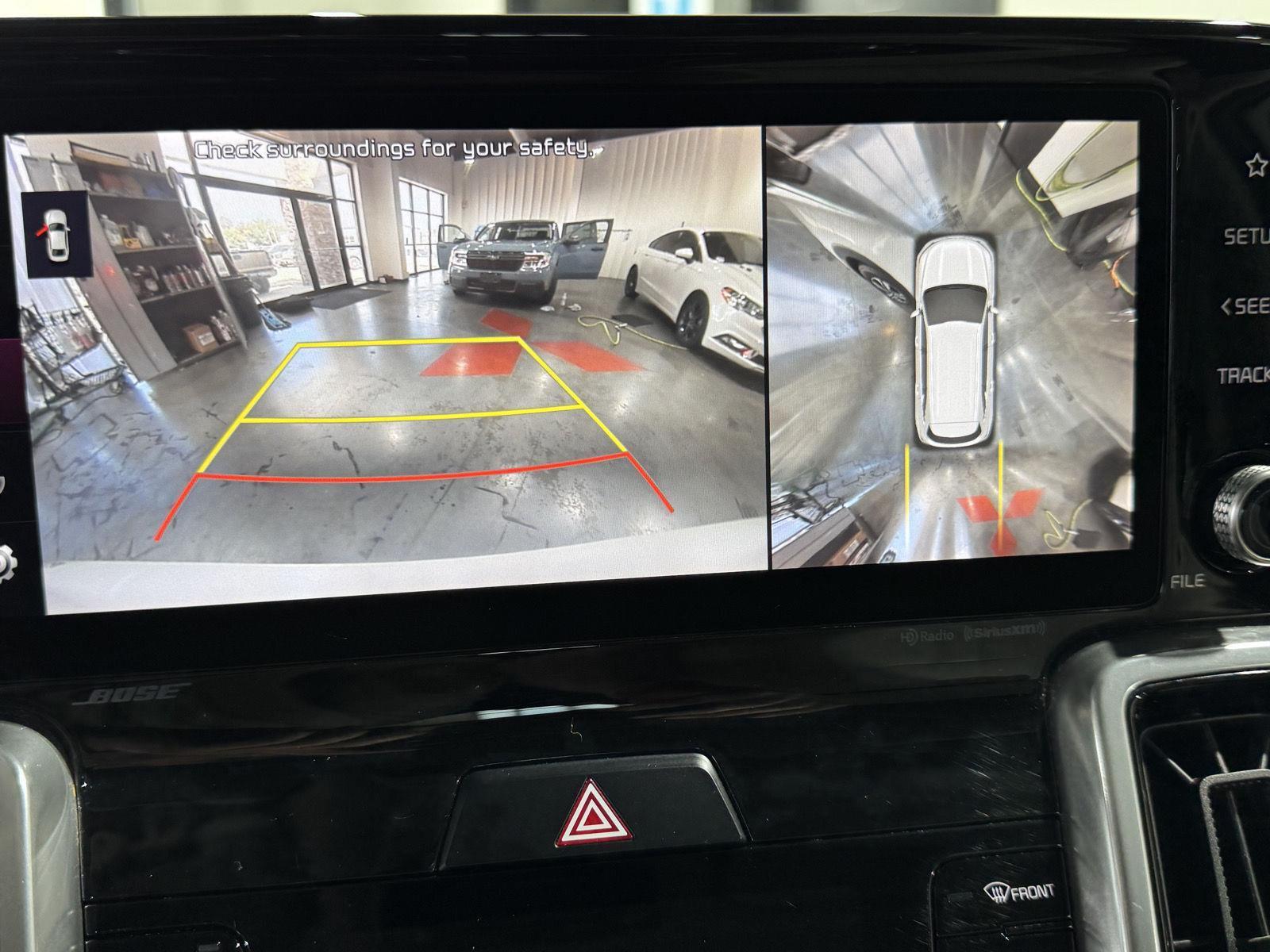 Vehicle photo 19