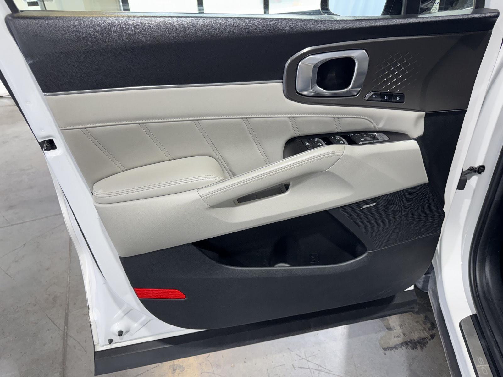 Vehicle photo 21