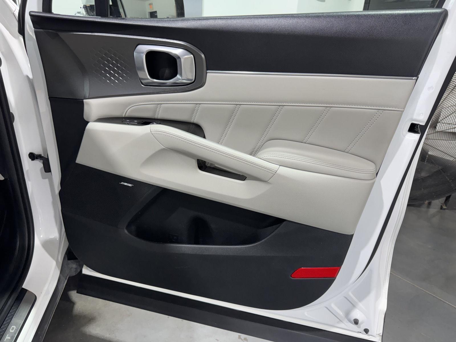 Vehicle photo 24