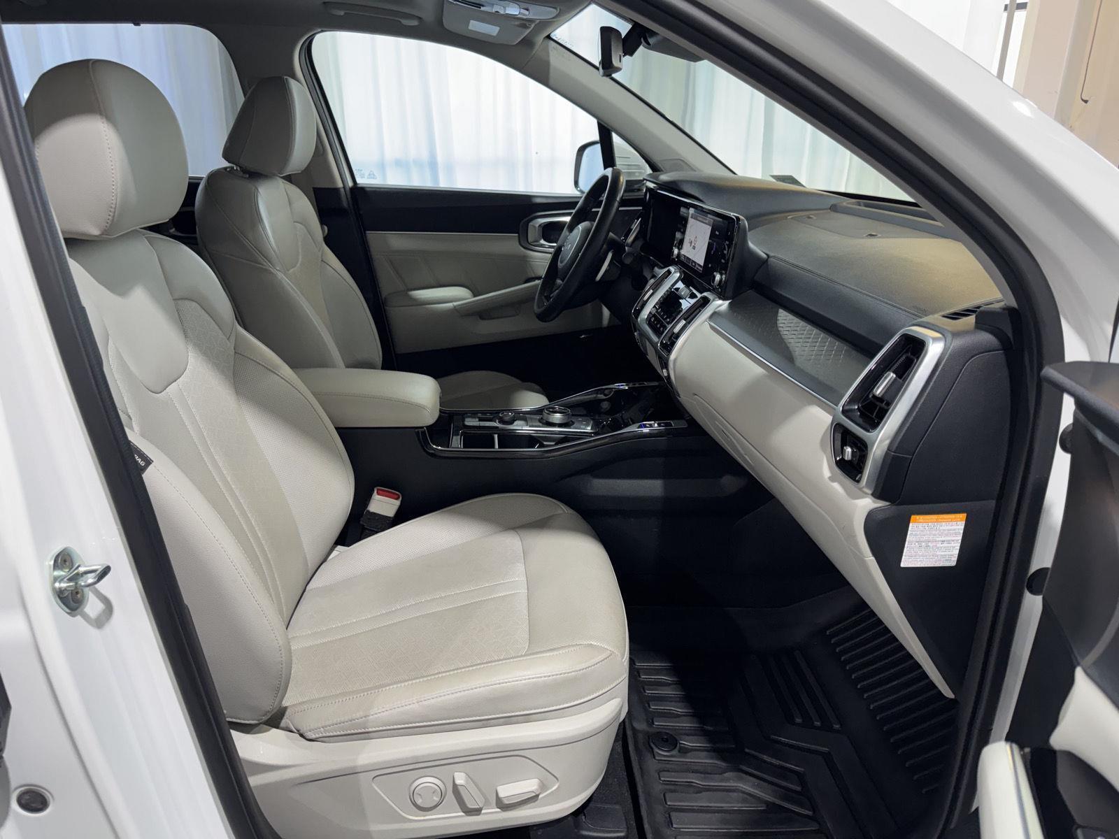 Vehicle photo 25