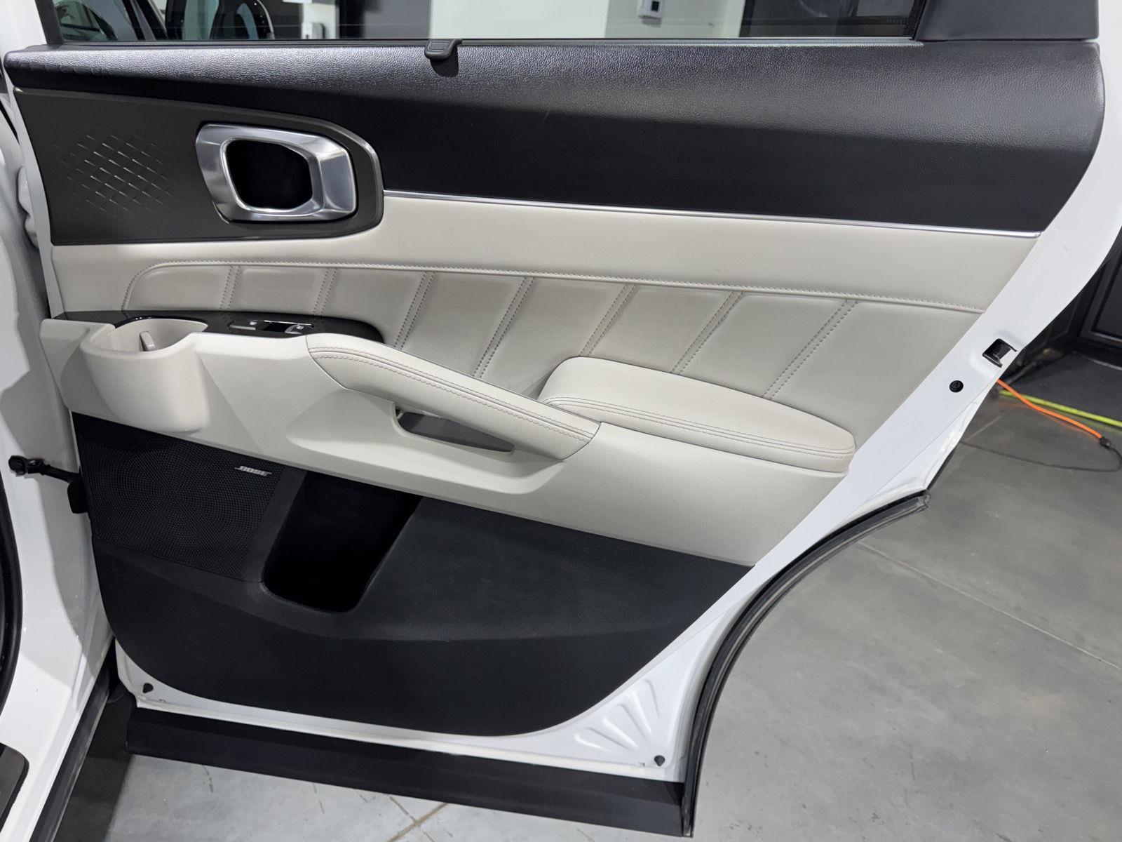 Vehicle photo 26