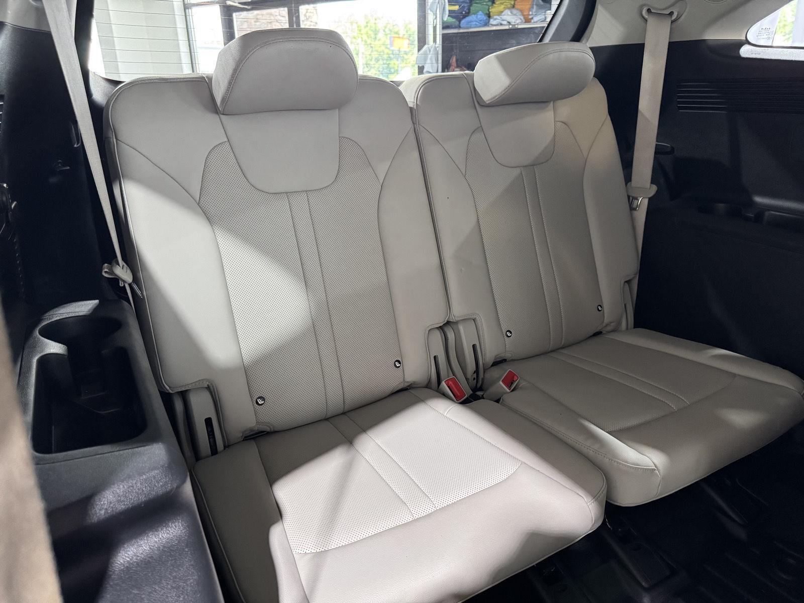 Vehicle photo 28