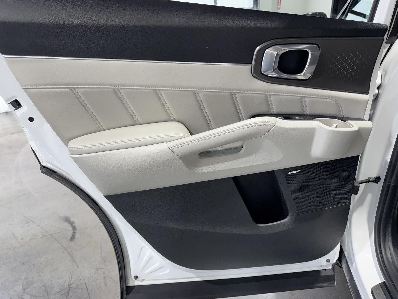 Vehicle photo 29