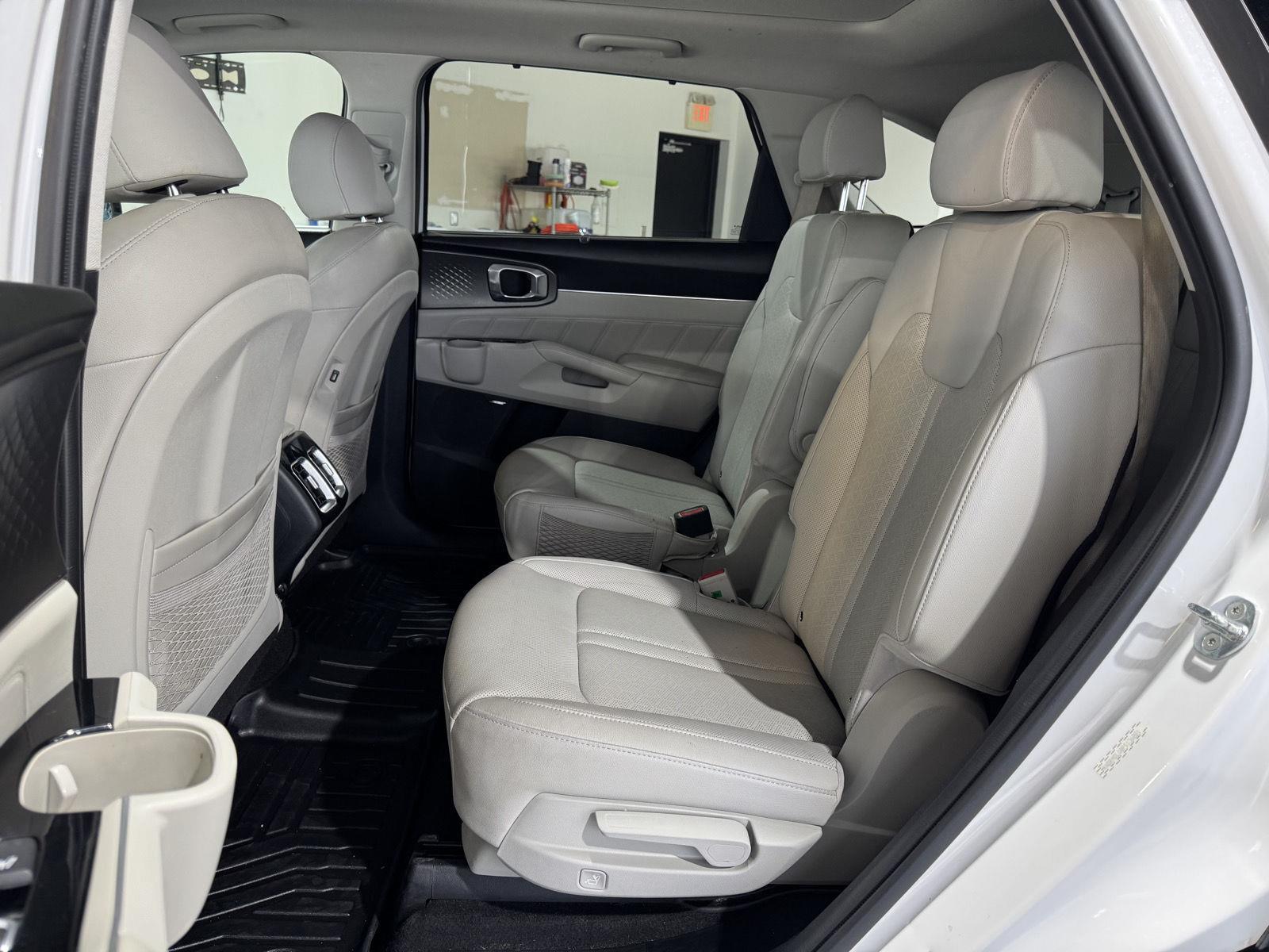Vehicle photo 30