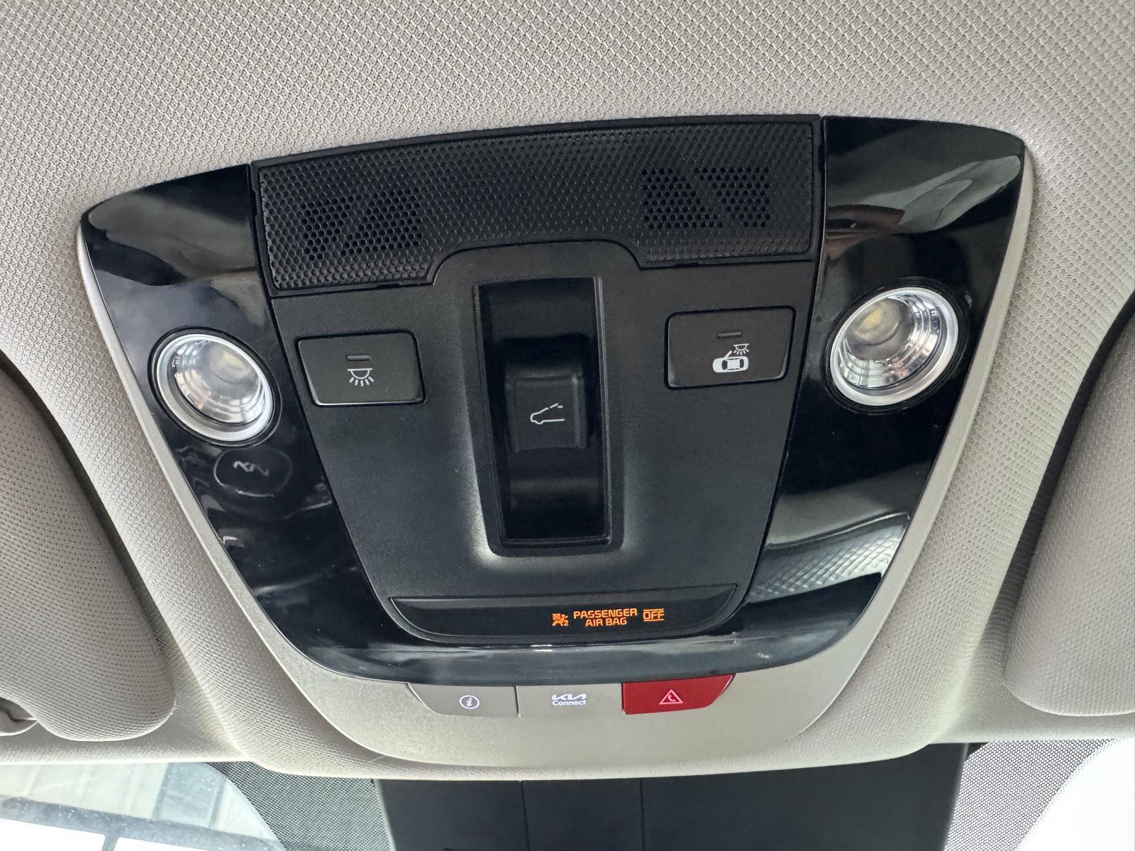 Vehicle photo 32