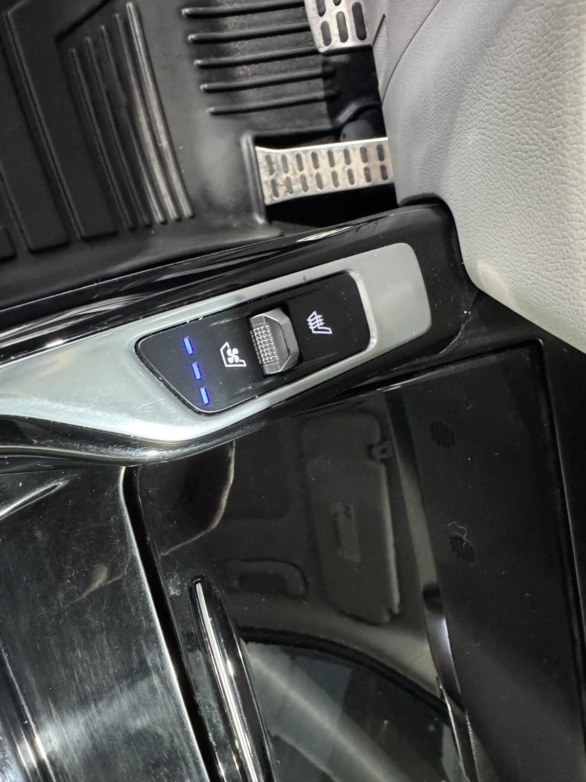Vehicle photo 34
