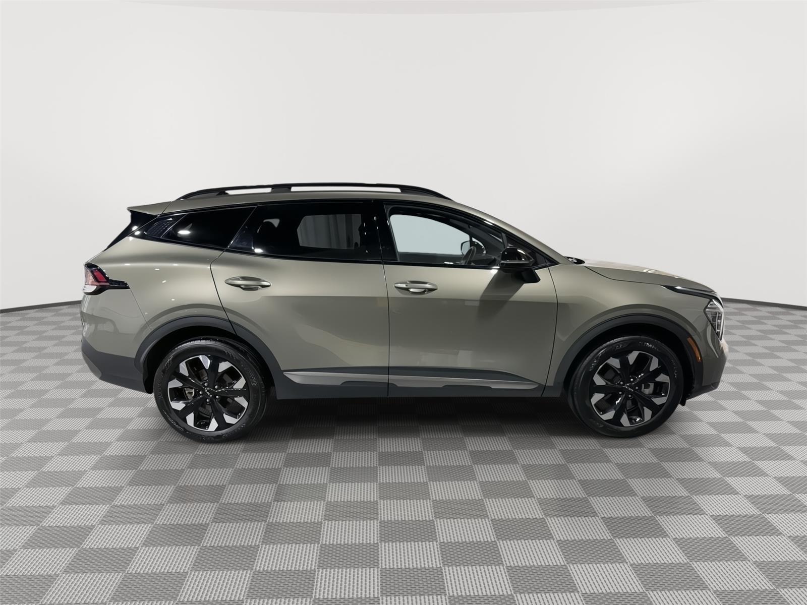 Vehicle photo 6