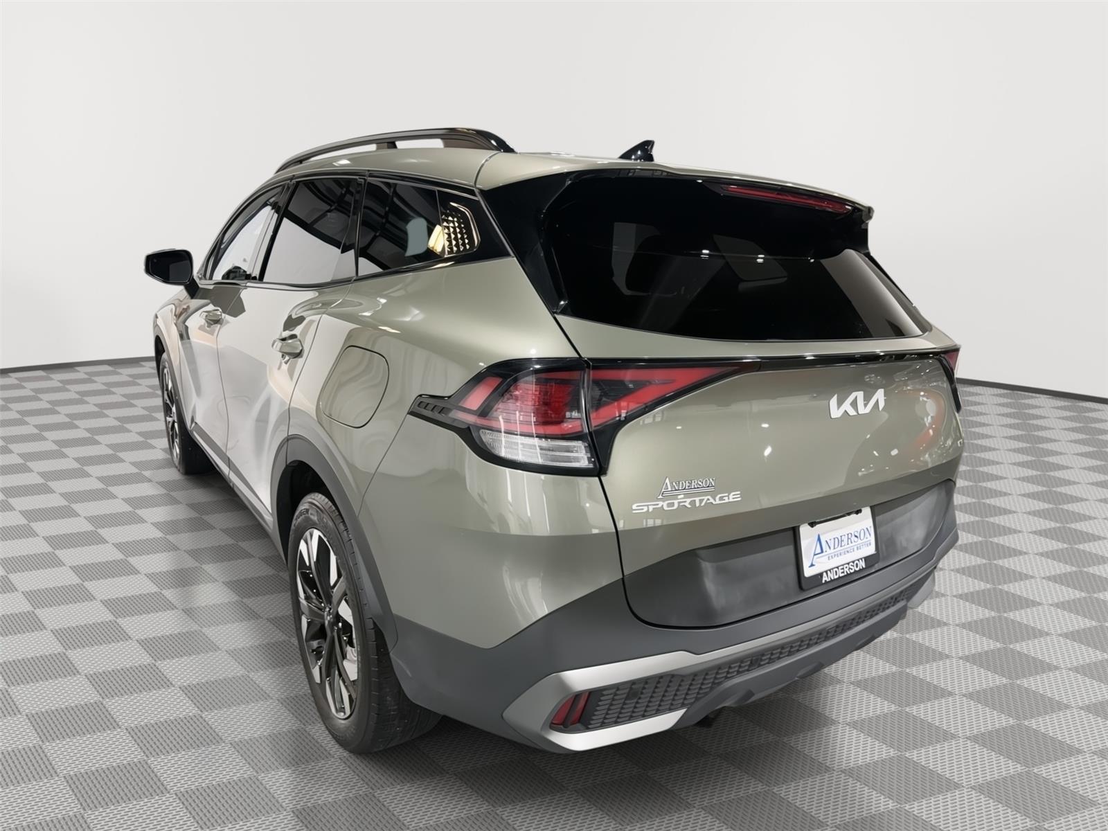 Vehicle photo 9