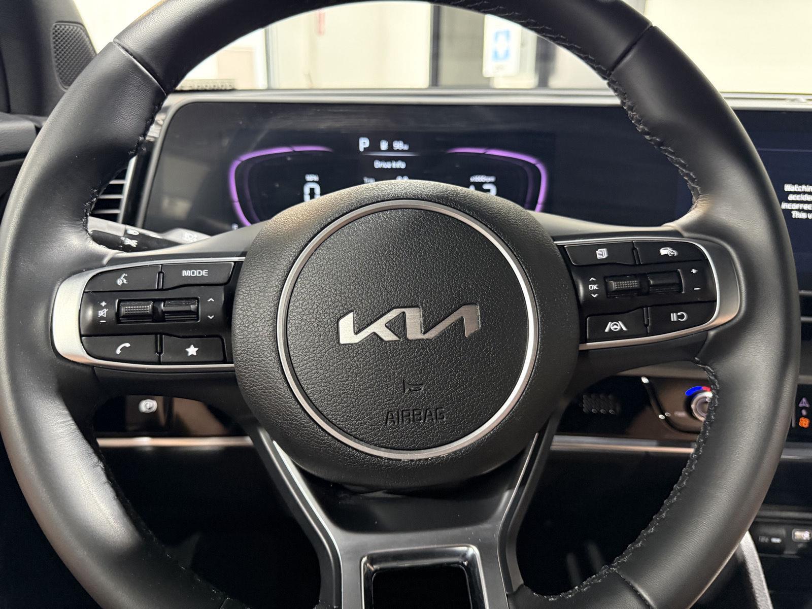 Vehicle photo 11