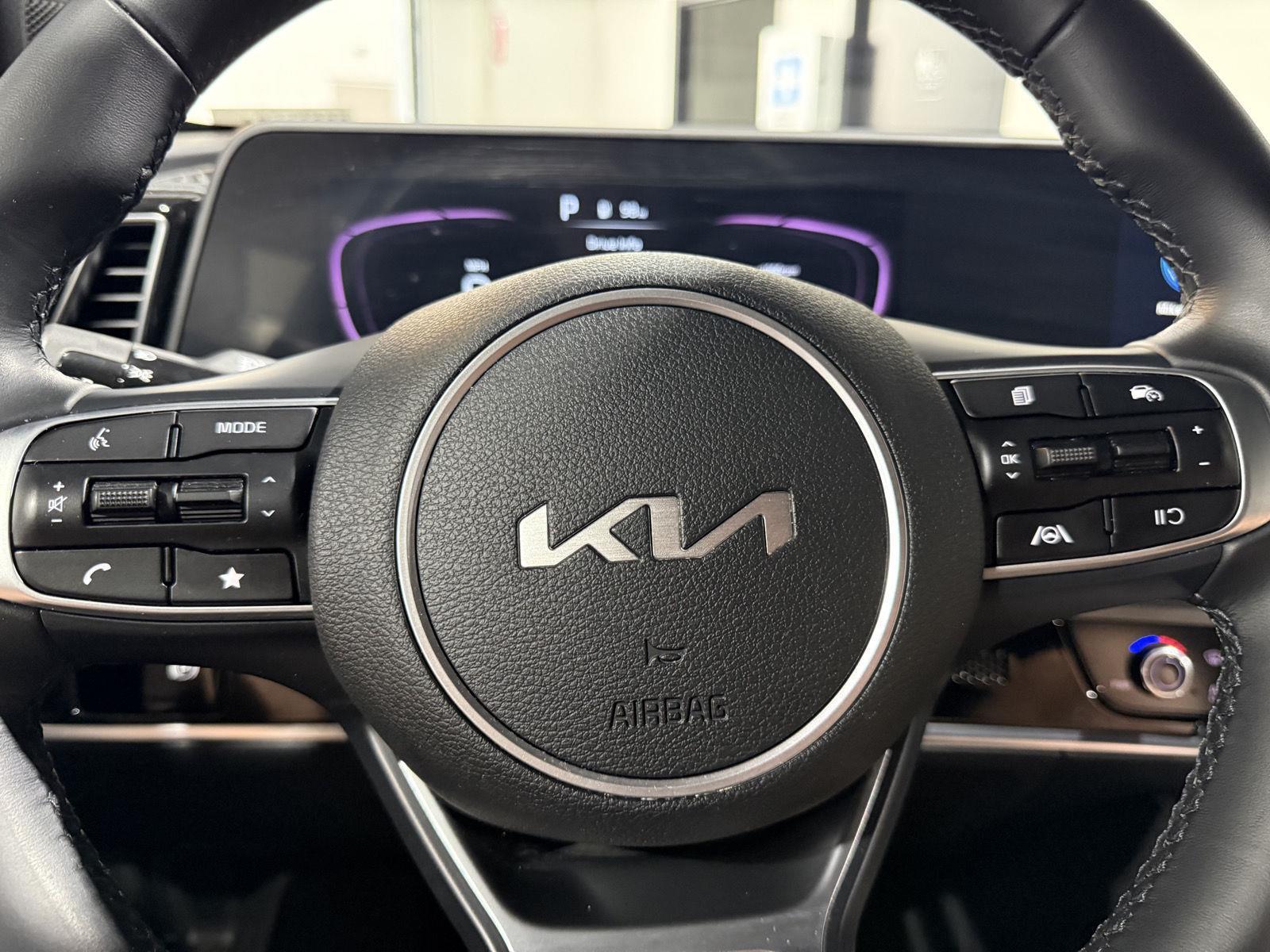 Vehicle photo 12