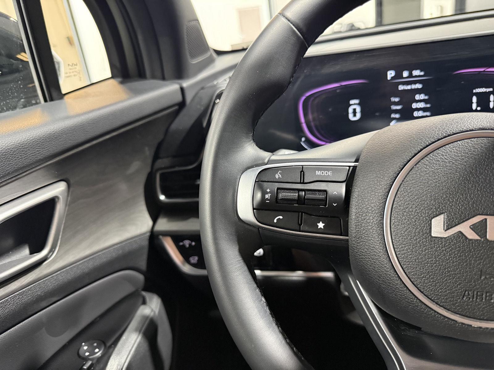 Vehicle photo 13