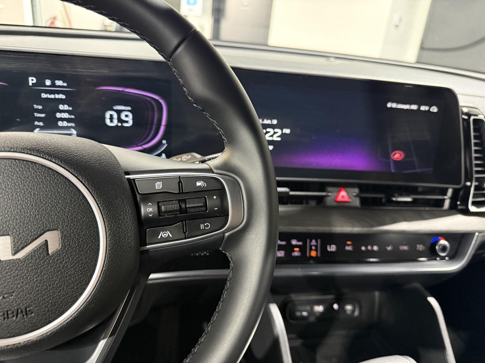 Vehicle photo 14