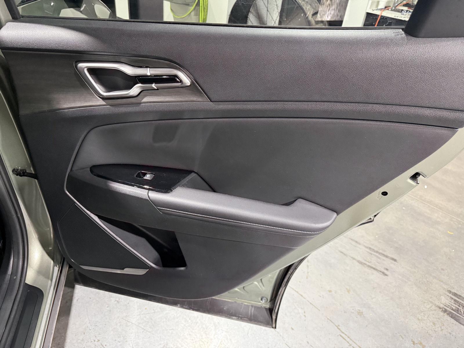 Vehicle photo 22