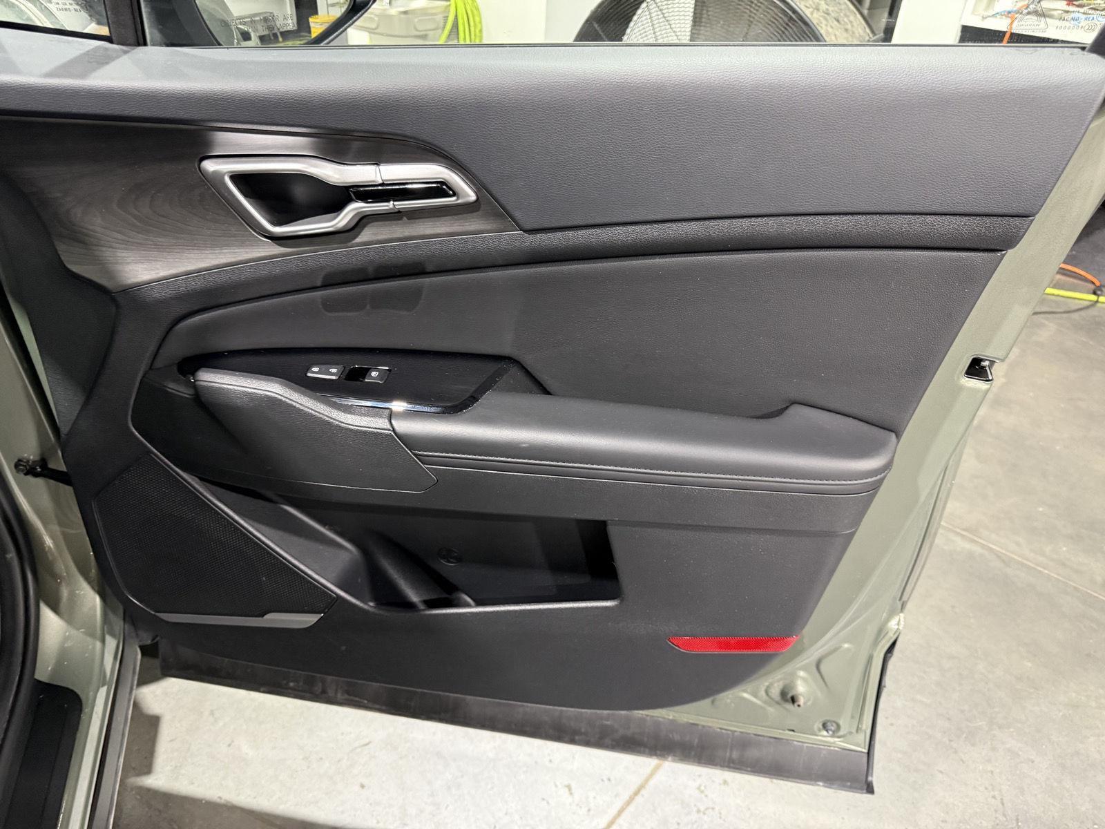 Vehicle photo 23