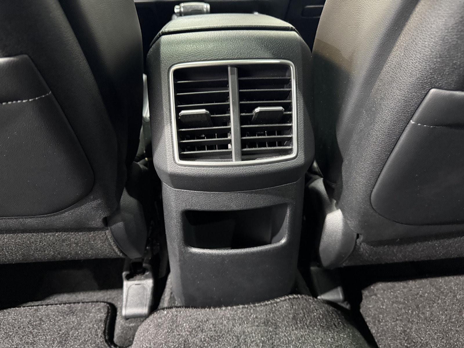 Vehicle photo 31