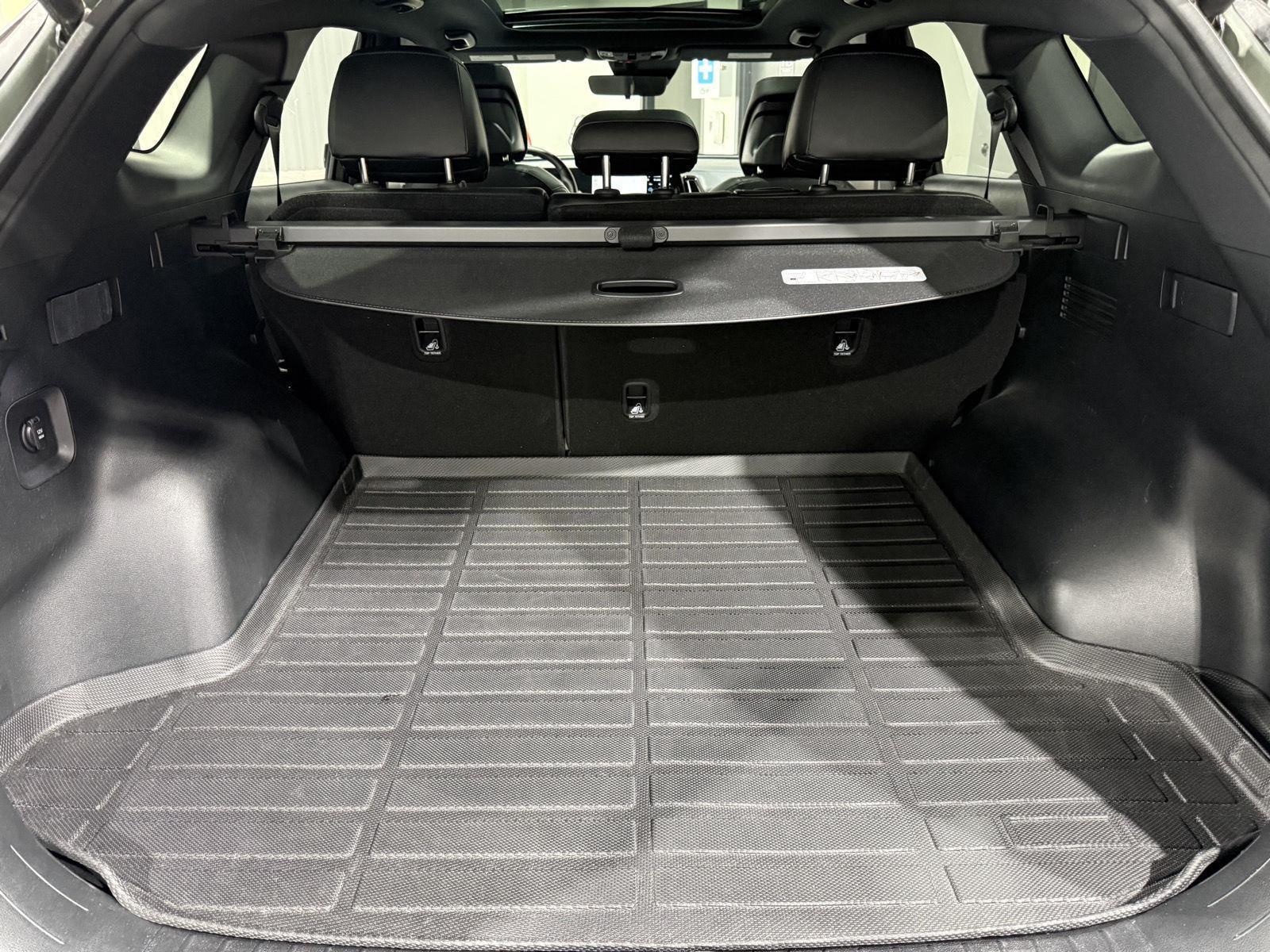 Vehicle photo 33