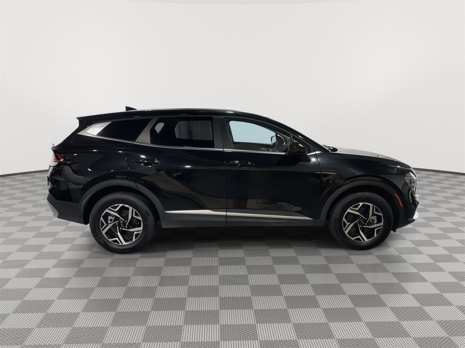 Vehicle photo 6