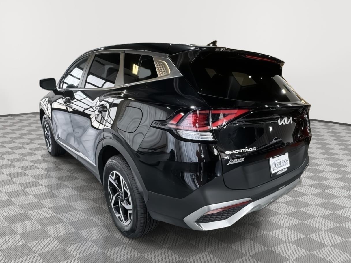 Vehicle photo 9